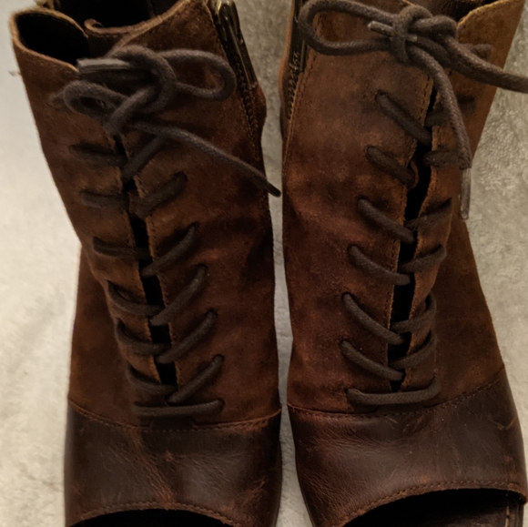 Born "Blane" Leather Peep-Toe Booties Sz 8M - Picture 2 of 5